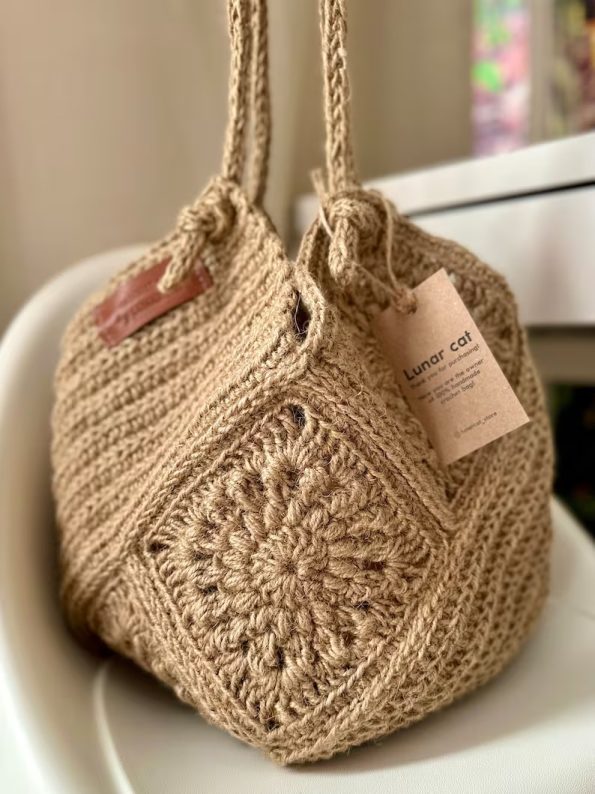 Crochet Tote Bag Pattern, Granny Square Hobo Bag Pattern 1